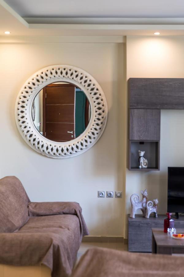 Ionias In Appartement *