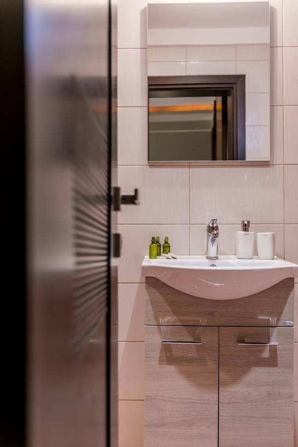 Apartment Ionias In *